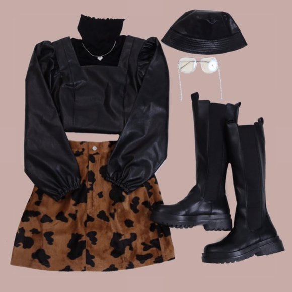 W♥C / Wego Japan brown cow print faux suede mini skirt - Picture 3 of 3